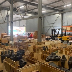 1588986 Гидромотор редуктора поворота платформы Caterpillar 320DL