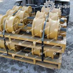 17A-30-00080 Каток опорный Komatsu D155