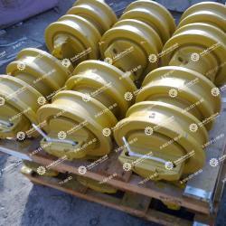 17A-30-00080 Каток опорный двубортный KOMATSU D155