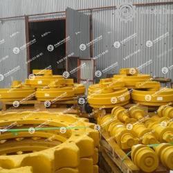 9137580 Каток поддерживающий на экскаватор Hitachi ZX470H-3