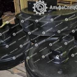 9134282 Колесо направляющее на экскаватор Hitachi EX200-1