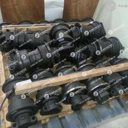 81E5-2201 Каток опорный на экскаватор Hyundai R320LC